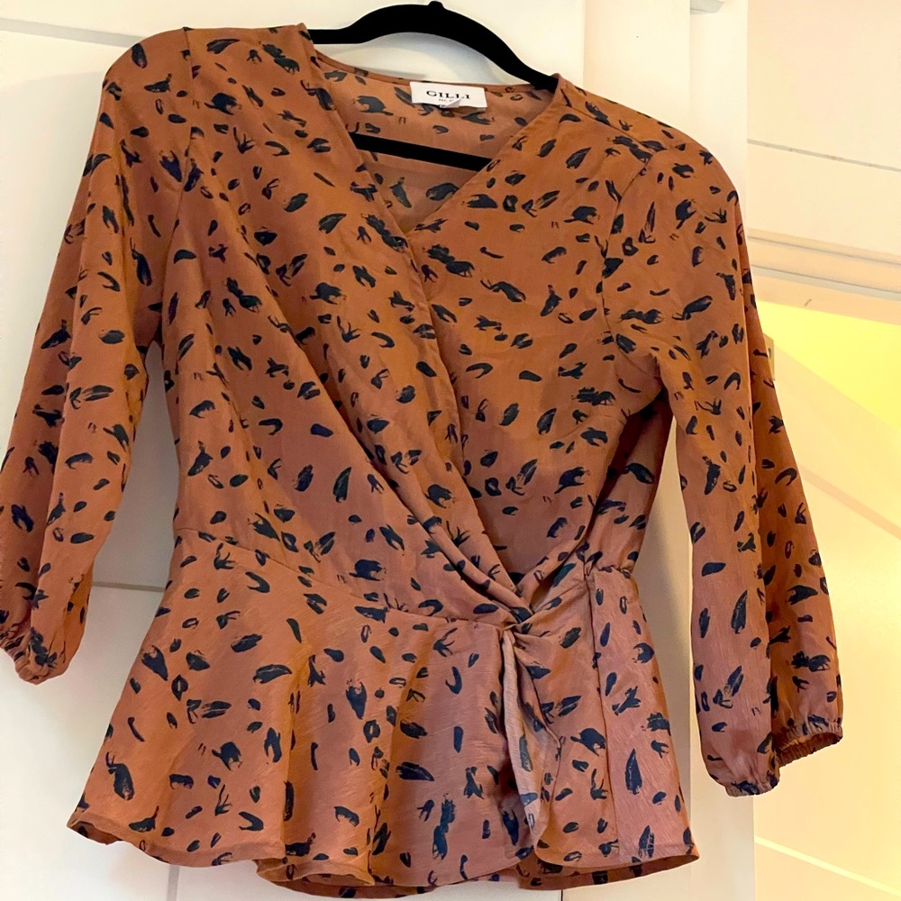 GILLI Animal print wrap top women’s size small